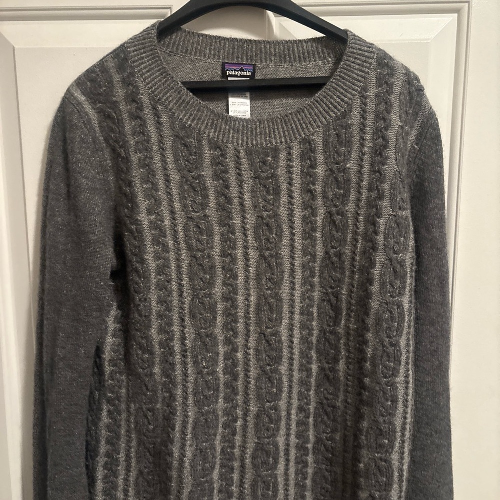 Vinatge Patagonia Men's Grey Cable Knit Sweater